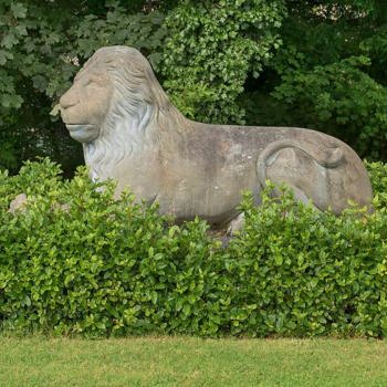 Decorative lion garden sculpture in stone 