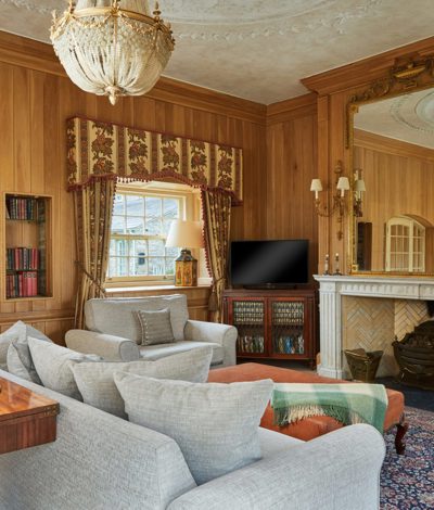Vintage lounge room in self catered cottage accommodation in ireland