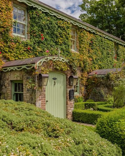 Cliff At Lyons Cottages 1