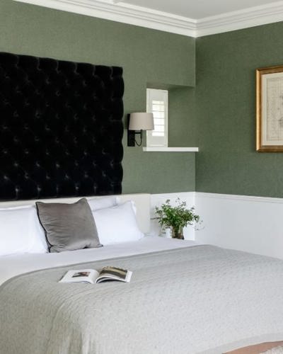 Elegant bedroom in 4 star hotel suite near Dublin