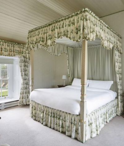 Four post bed in luxury hotel suite at cliff at lyons