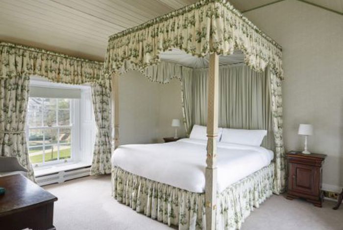 Four post bed in luxury hotel suite at cliff at lyons