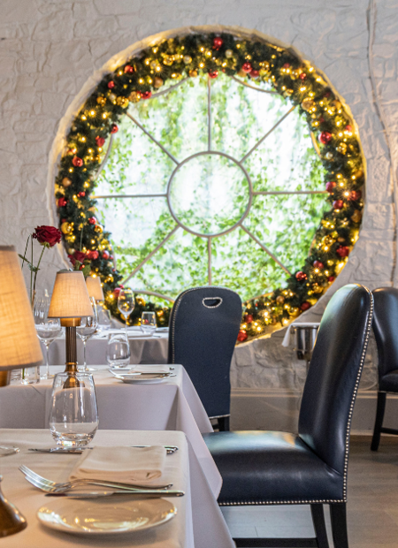 Christmas decorations in dining room at cliff at lyons