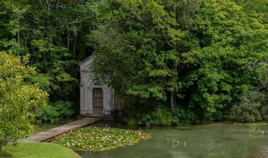 Outdoor gardens at luxury accommodation near dublin with lake